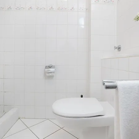 Ostseegarten Goldulme * קלנהוזן